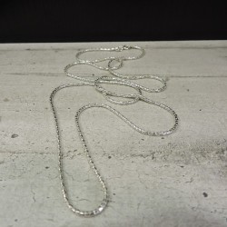SCH30     silver chain...