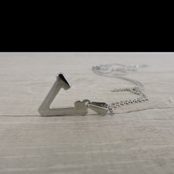 NECKLACE LETTER V with chain